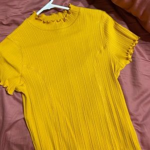 Yellow lettuce edge shirt